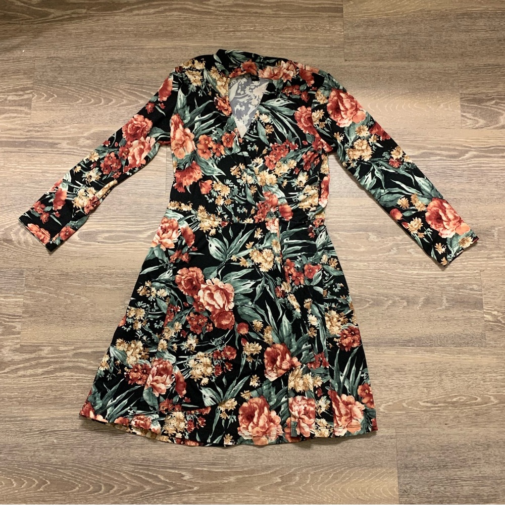 Floral dress. Size medium. Brand forever 21. Like new worn once